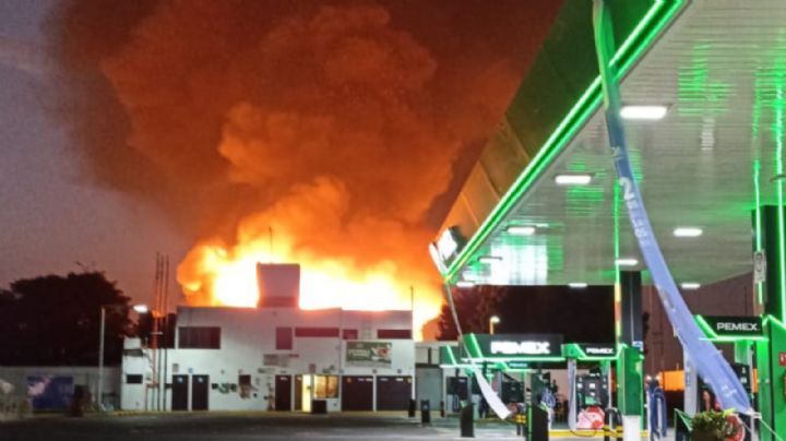 Fuerte incendio consume la Central de Abastos de la CDMX