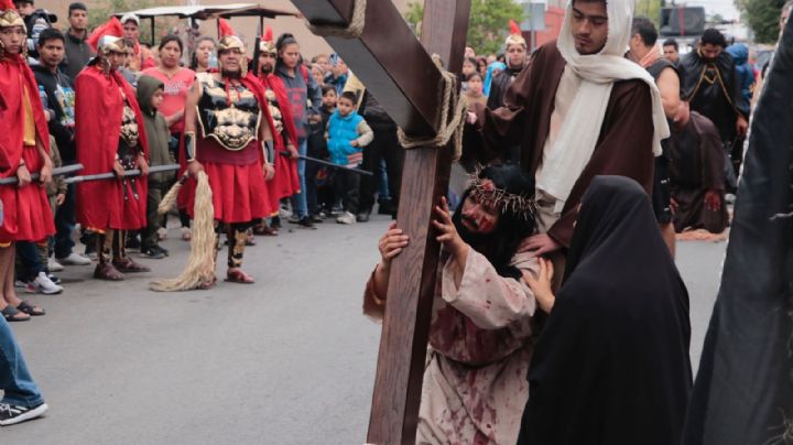 Realizan Viacrucis en Parroquia Santa María Goretti