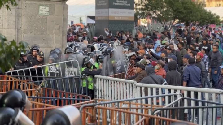 Negocian Gobierno y CNTE, pero bloqueos se mantienen