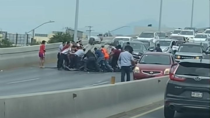 Volcadura y carambola deja varios lesionados en Paseo de los Leones
