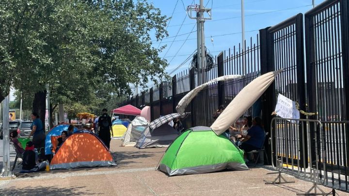 Fans de Morat acampan afuera de la Arena Monterrey