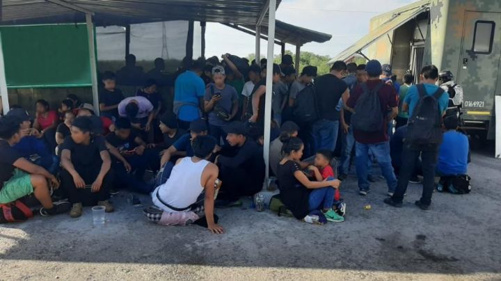 Rescatan a 139 migrantes; iban en tráiler por la carretera Monterrey - Reynosa