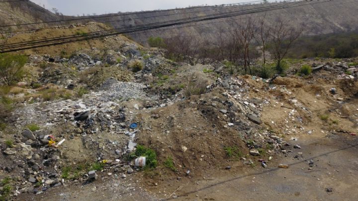 Denuncian ‘cerro’ de basura en carretera libre a Saltillo