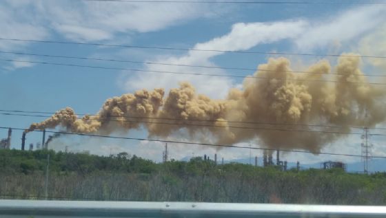 Medio Ambiente de NL vincula malos olores en metrópoli con refinería