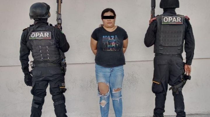 Detienen a mujer por posesión de mariguana y arma larga en Apodaca