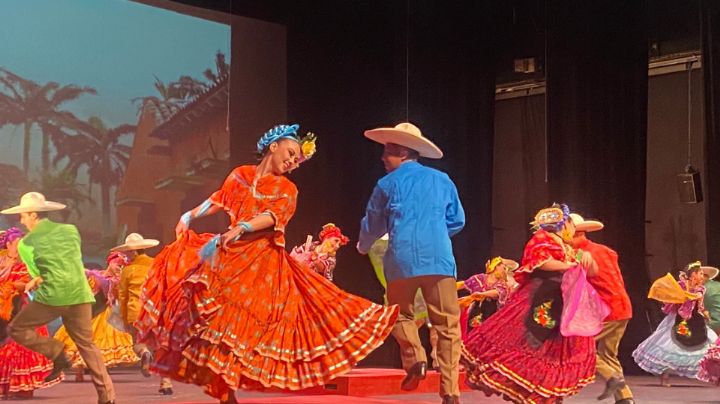 Celebran 35 años de hacer bailar a México en el Teatro de la Ciudad