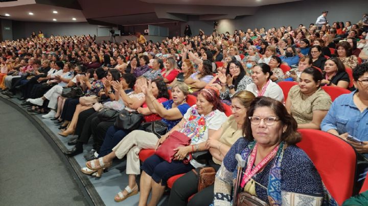 Brindan festejo adelantado a madres trabajadoras del Estado