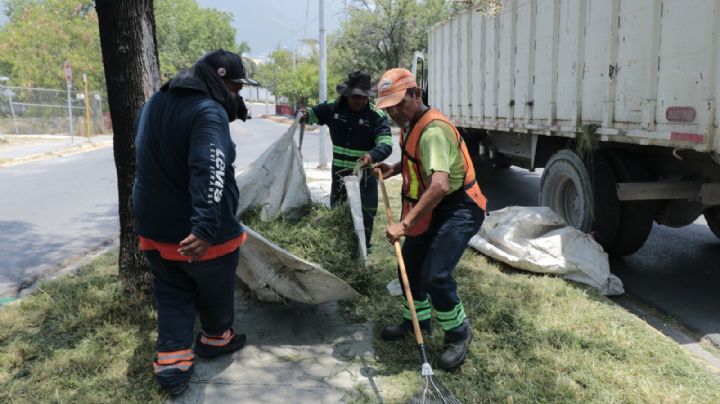 Servidores públicos de Monterrey se enfrentan a altas temperaturas
