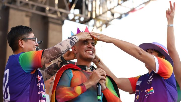 Jhonny Caz, del Grupo Firme, se convierte en Príncipe en la Marcha de la Diversidad 2023