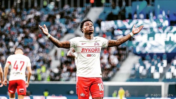 Futbolista Quincy Promes, condenado a prisión por apuñalar a su primo