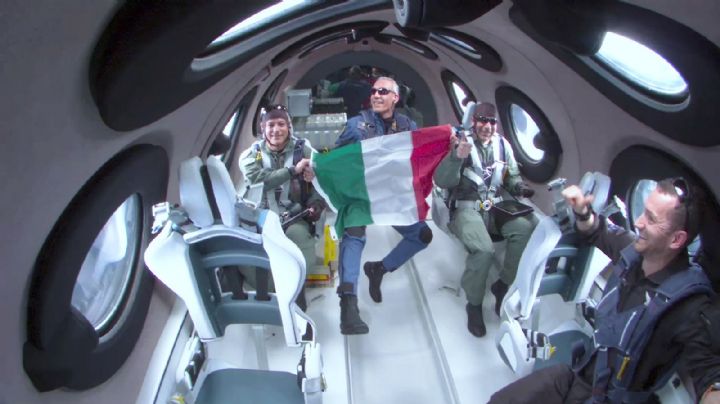 Virgin Galactic realiza su primer vuelo espacial comercial