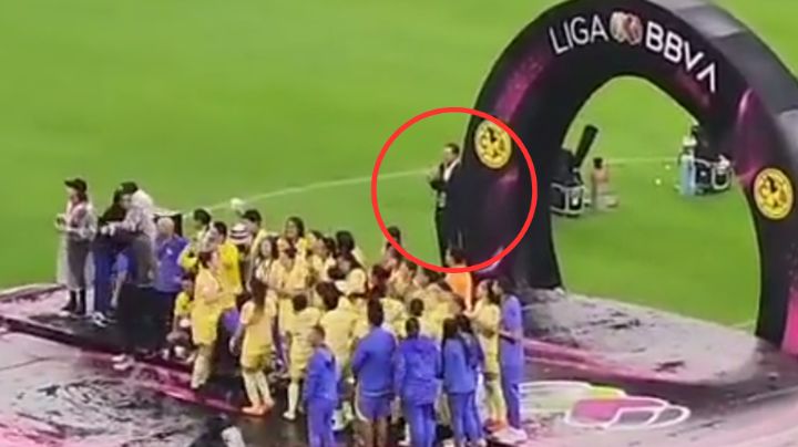 Captan a Santiago Baños ‘escondido’ en coronación de América Femenil