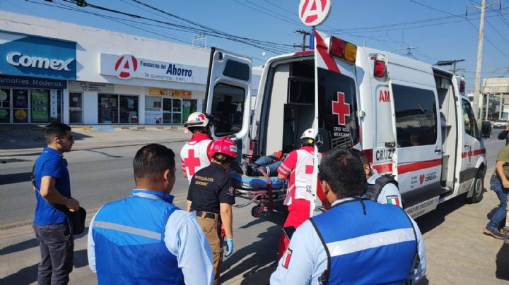 Ambulancia atropella a hombre en Monterrey; paramédicos huyen