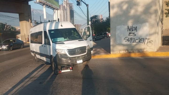Atropellan a hombre con scooter en Monterrey