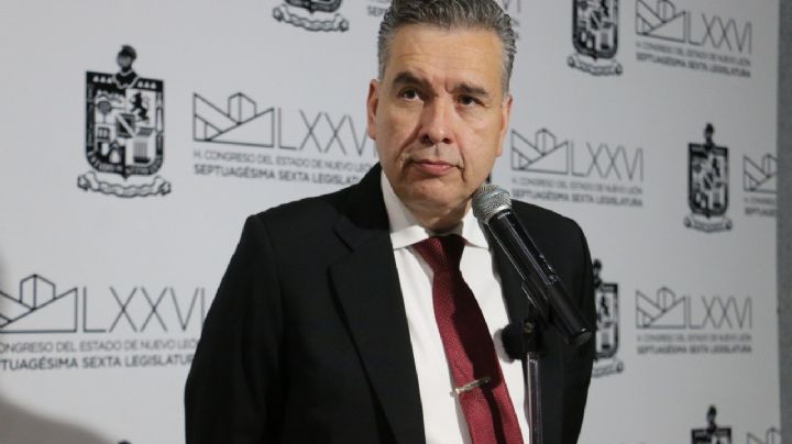 Waldo Fernández apadrina graduación en escuela Melitón Villarreal en Juárez