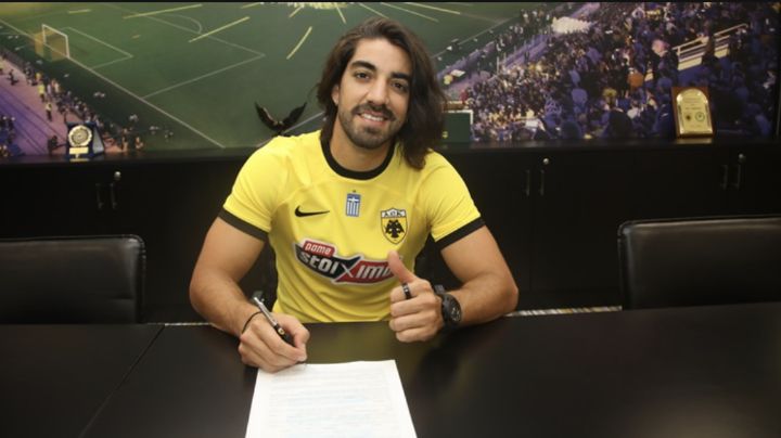 Rodolfo Pizarro es presentado por el AEK Atenas