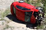 Conductor cae de 15 metros de altura al río Santa Catarina por ir a alta velocidad