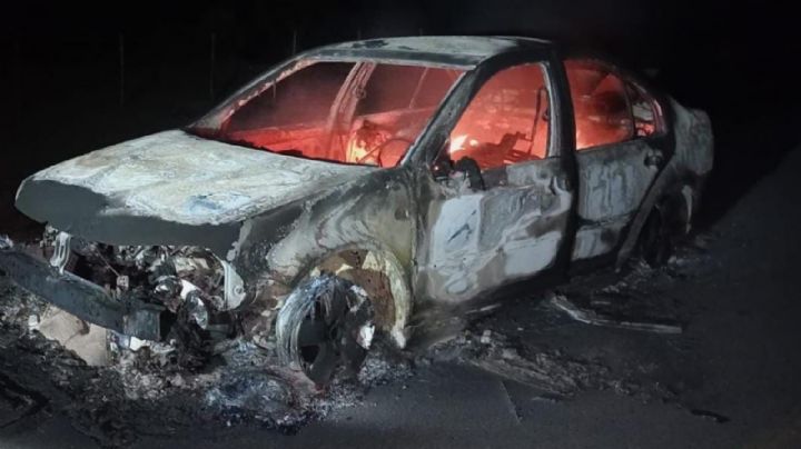 Hallan 2 cuerpos calcinados adentro de auto en Los Ramones, Nuevo León