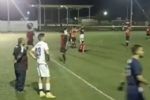 Matan a entrenador en pleno partido de futbol