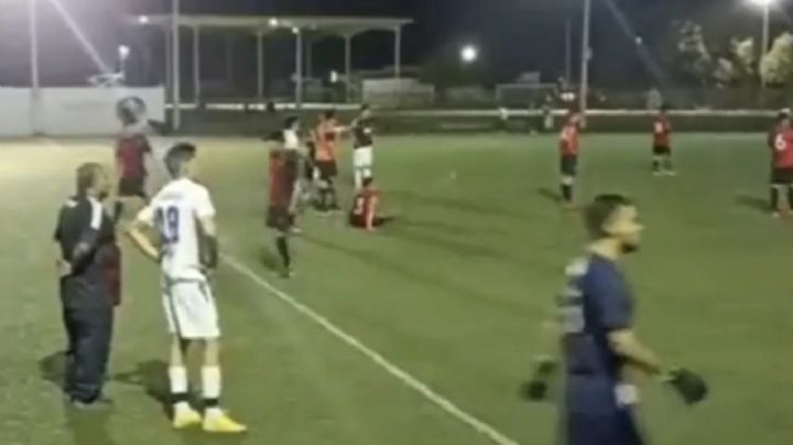 Matan a entrenador en pleno partido de futbol