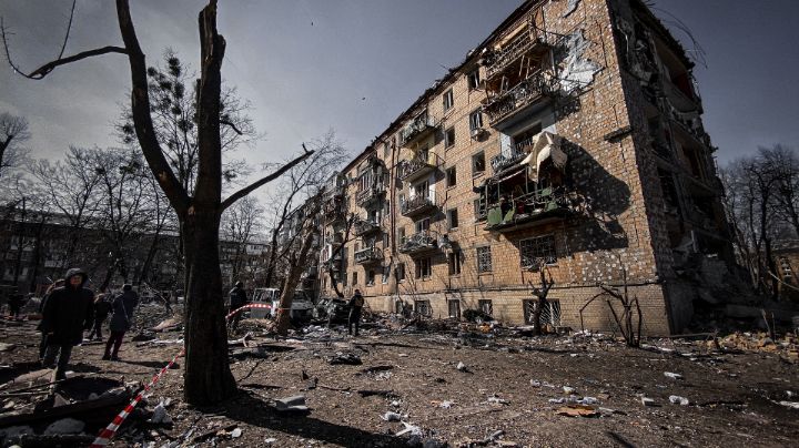 Rusia ataca con bombas de racimo a Ucrania y destruye centro médico