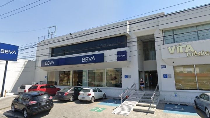 Asaltan a hombre y le roban 500 mil pesos al salir del banco en Monterrey