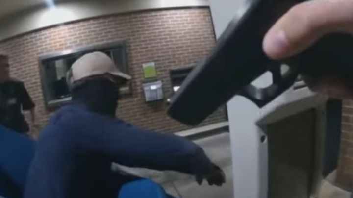 Ladrón intenta huir por techo de banco, pero es capturado por la policía en el acto