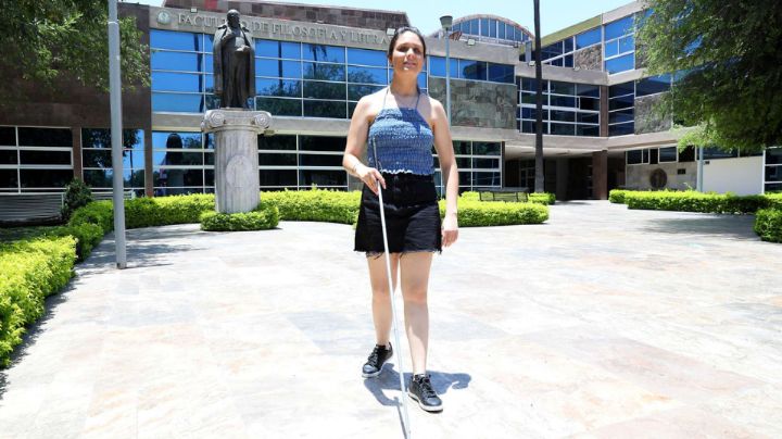 'Estudia lo que te apasiona': Cesia, alumna de la UANL con discapacidad visual