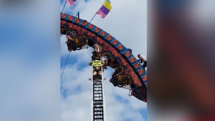 Montaña rusa falla y deja a sus tripulantes de cabeza por varias horas