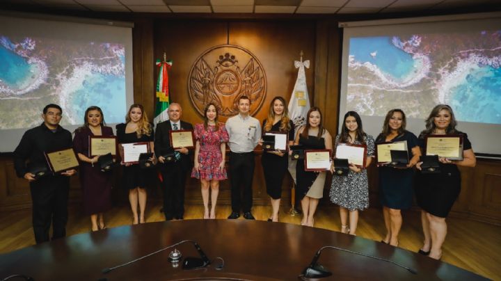 Monterrey entrega reconocimiento a los 9 docentes más destacados
