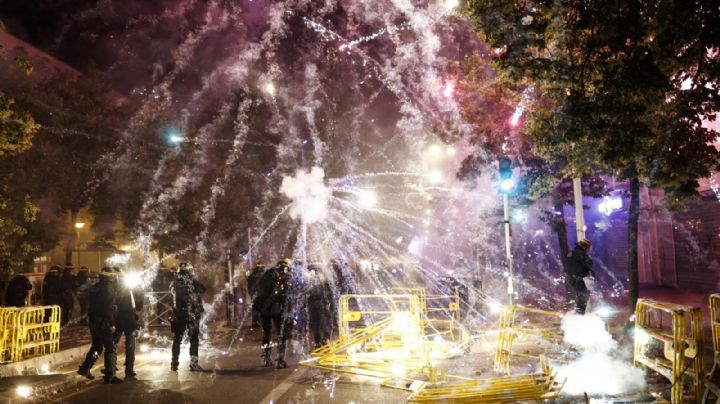 Plantea Francia bloquear redes sociales por protestas