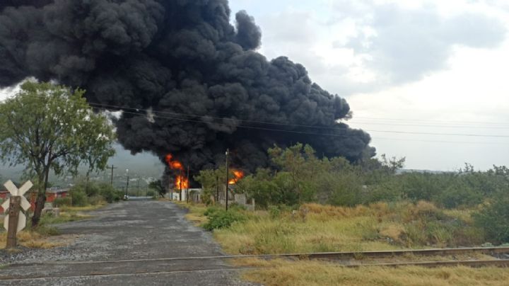 Se incendia recicladora en carretera Monterrey – Monclova