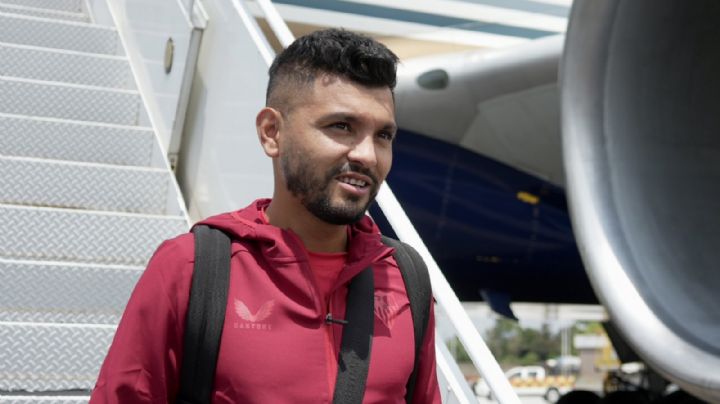 ‘Tecatito’ Corona no tiene asegurada su continuidad en Sevilla