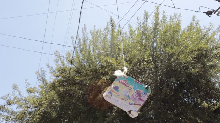 Vecinos del centro de Monterrey denuncian exceso de cableado suelto y en desuso