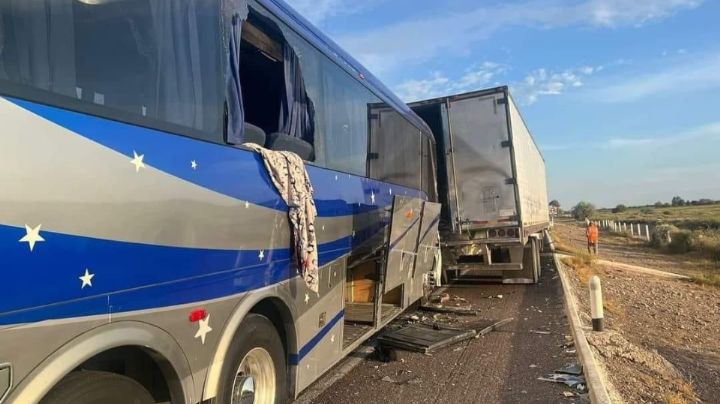 Choca autobús contra tráiler en La Laguna; salió de Monterrey rumbo a Mazatlán