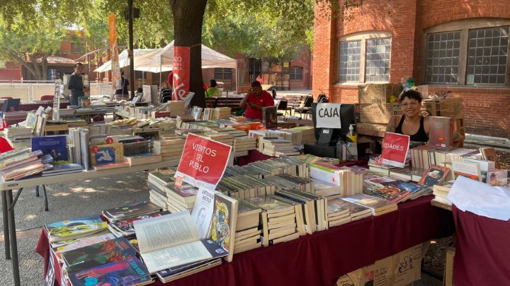Realiza Conarte 'Tendedero de libros' en Parque Fundidora
