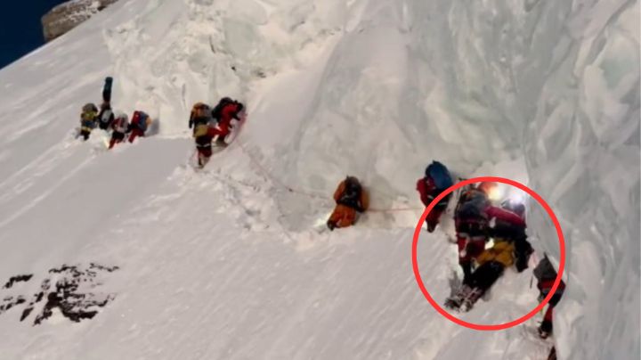 Muere alpinista en el Himalaya; critican a compañeros por ignorarlo