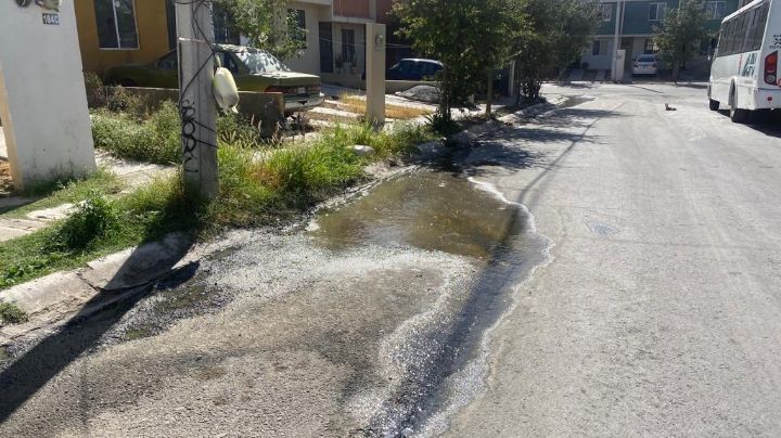 Denuncian fuga de agua potable en García