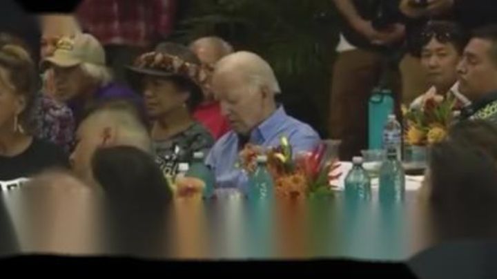 En reunión con víctimas en Hawái, Joe Biden... ¿Se quedó dormido?