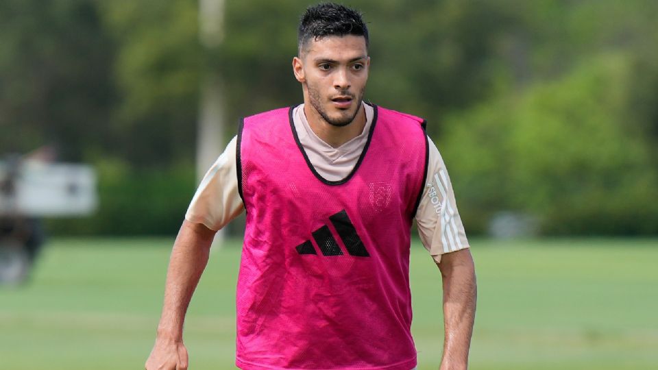 Raúl Jiménez sufrió un robo en su domicilio en julio de 2022, mismo que fue revelado este viernes por las autoridades. El delantero era jugador de los Wolves y actualmente se desempeña en Fulham