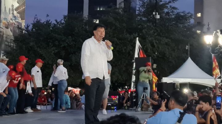 Fernández Noroña termina su gira por NL y promete rifar el 'Noroñabus'