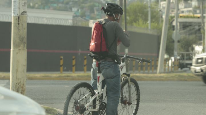 Ciclista pide ciclovías, pero no sólo para pasear; recorre 32 km a la semana