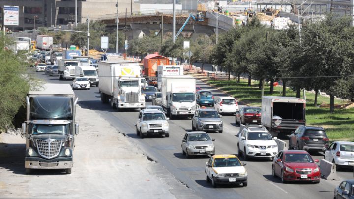 Carriles de contraflujo ahogan la vialidad en la zona metropolitana