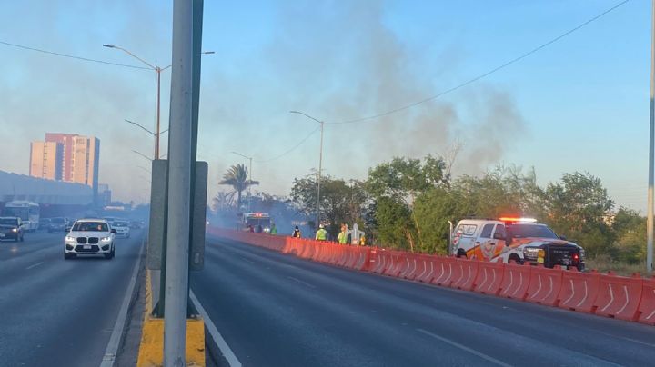 Se incendia el río Santa Catarina a la altura de Félix U. Gómez