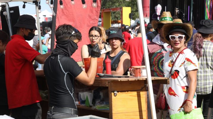 Regios disfrutan del Tecate Food Truck Fest 2023 en Parque Fundidora