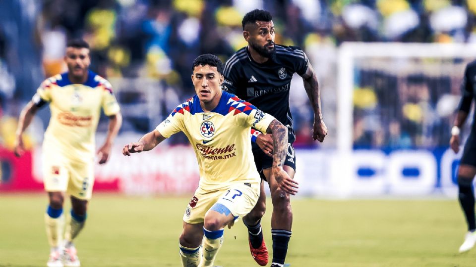Alejandro Zendejas en una acción del partido ante Nashville en la Leagues Cup