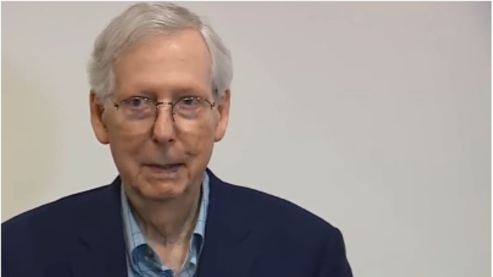 ¿Por qué el líder republicano McConnell se quedó paralizado? Esto dijo su médico