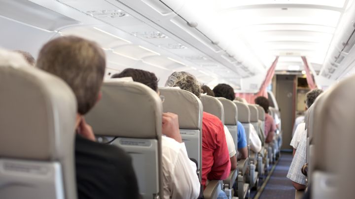 Pasajero prende cigarro en pleno vuelo y pone en riesgo a toda la tripulación