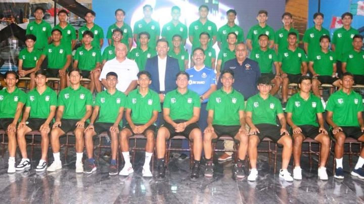 Presentan plantel del Club de Futbol Cadereyta