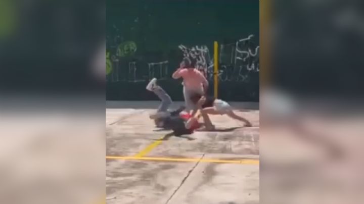 Mujeres golpean y dejan inconsciente a estudiante de preparatoria